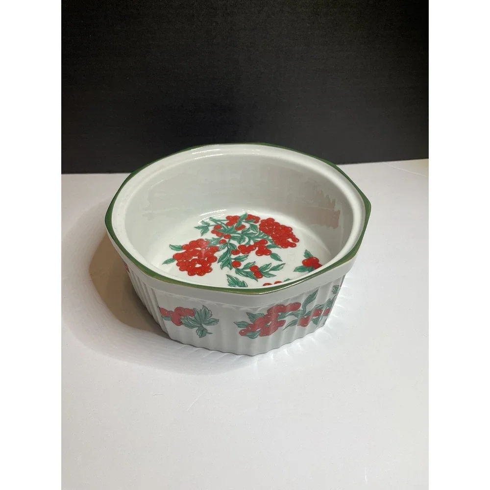 Vintage Berry Patch by New Trends Small Casserole with Lid and casserole Bowl